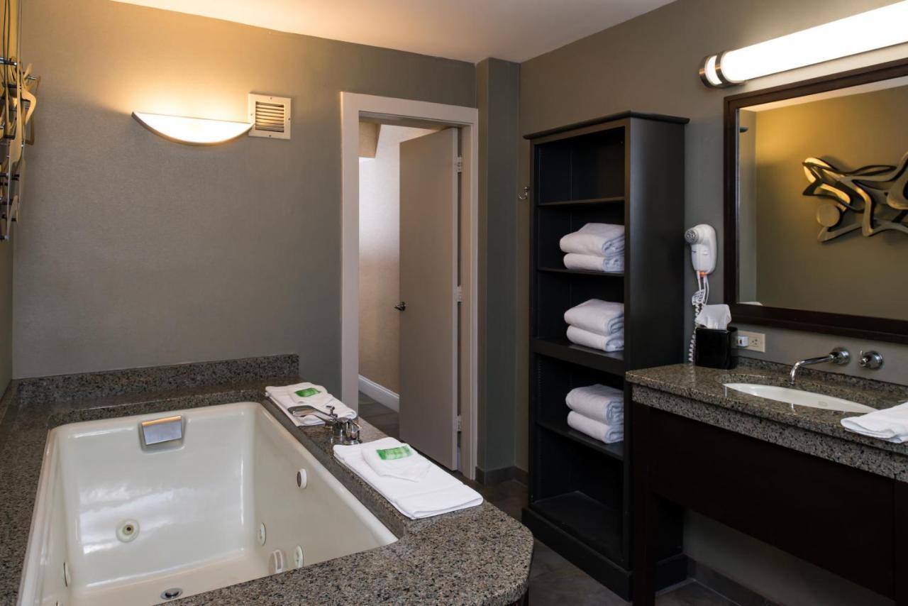 Holiday Inn Concord Downtown, An Ihg Hotel Buitenkant foto