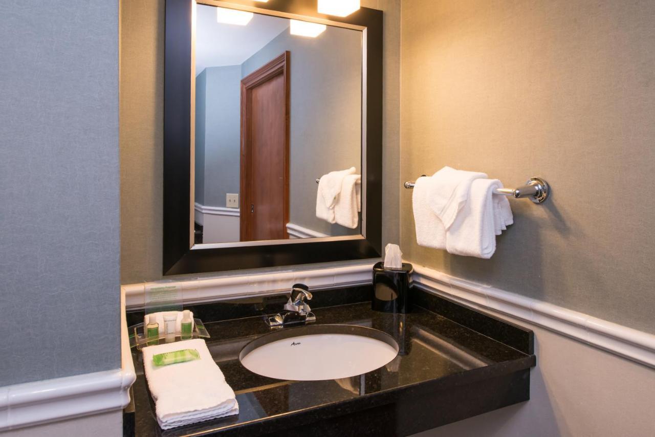 Holiday Inn Concord Downtown, An Ihg Hotel Buitenkant foto