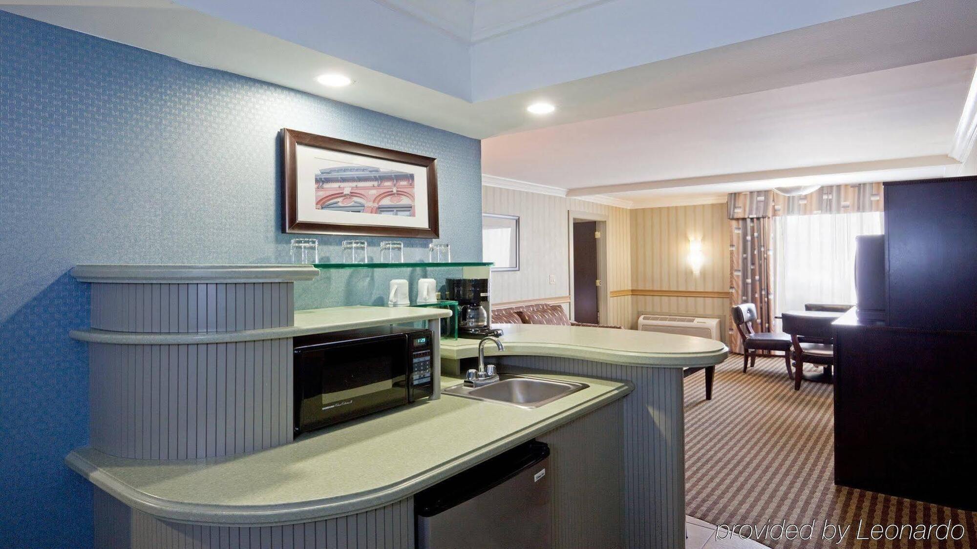 Holiday Inn Concord Downtown, An Ihg Hotel Buitenkant foto